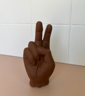 La figurine main "peace" - Uni